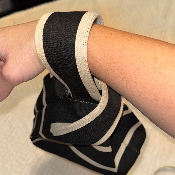 🖤 NWOT Black & Cream Knit Mini Tote Bag - Picture 9 of 9